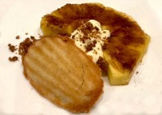 Ananas brûlée met madeleine 